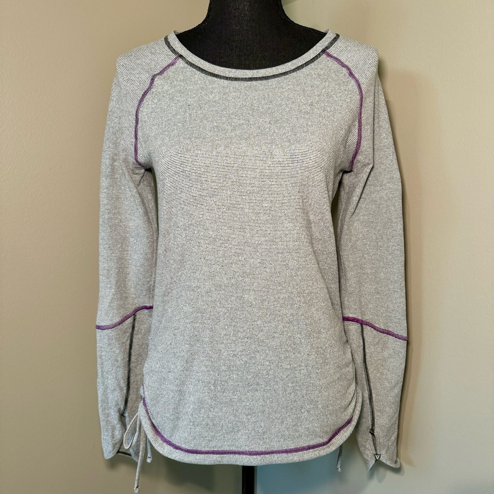Lucy Activewear LucyTech Gray Striped Long Sleeve Top‎ Side Ties Medium A29